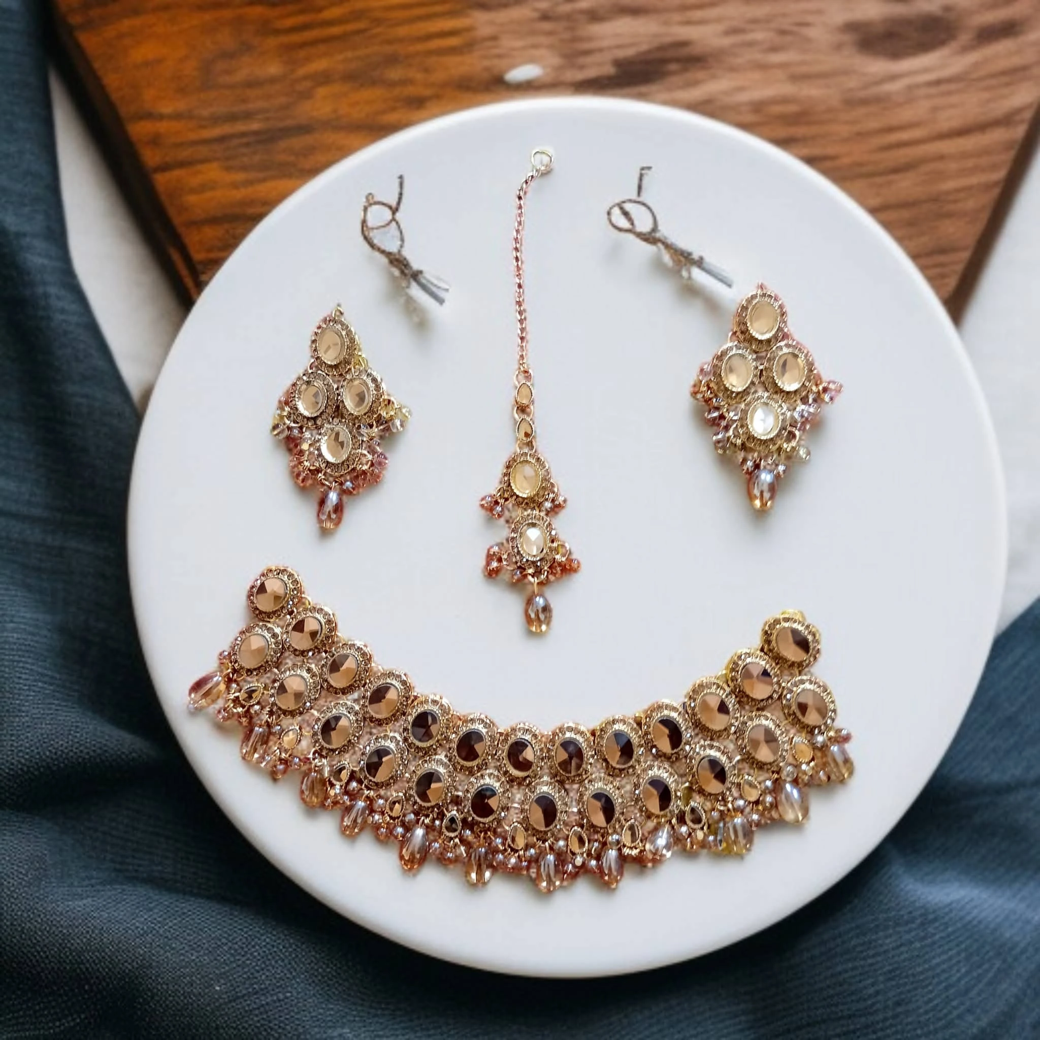 Buy Golden colour jewellery set with necklace , earrings and tikka at best price in pakistan
